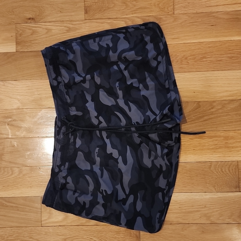 Vineyard Vines Performance Athletic Shorts - image 1